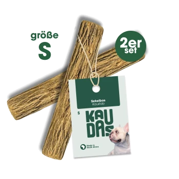 Zwei kleine Kaustangen, beschriftet "Sekelbos Kaustab" auf einem grünen und weißen Etikett, mit einem Bild eines Französischen Bulldogs, mit den Texten "2er set" und "größe S".