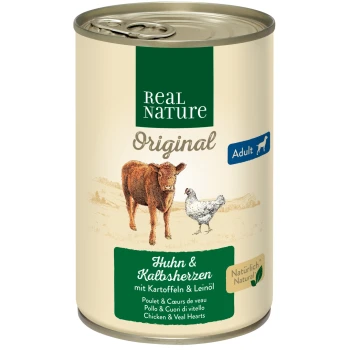 Boîte de nourriture pour animaux Real Nature avec un design de vache et de poulet, étiquetée "Huhn & Kalbsherzen mit Kartoffeln & Leinöl", marquée "Adult" et "Natürlich".