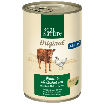 Dose Real Nature Haustierfutter mit Kuh- und Hühnerdesign, beschriftet mit "Huhn & Kalbsherzen mit Kartoffeln & Leinöl", gekennzeichnet mit "Erwachsene" und "Natürlich".