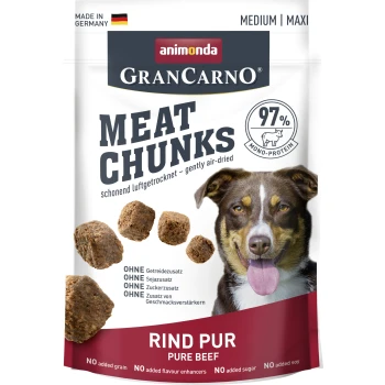 Paket von GranCarno Fleischstücken für Hunde mit einem lächelnden Hund, mit Text, der 97% Mono-Protein, reines Rindfleisch und keine zugesetzten Körner oder Zucker hervorhebt.