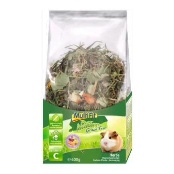 Transparente Tüte mit Multifit Nature Grain Free Kräutermischung für Meerschweinchen, die getrocknete Kräuter und Gemüse mit einem Bild eines Meerschweinchens zeigt.