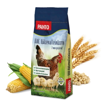 PANTO KAK Kükenalleinkorn Hühnerfutterbeutel mit einer Henne und Küken auf Gras; hebt Protein, Aminosäuren und deutsche Herstellung hervor.