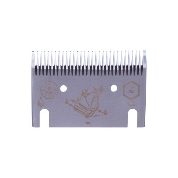 Metall-Haustierpflege-Schneiderklinge mit feinen Zähnen, die eingravierte Anweisungen zum Ölen und zur Wartung enthält.