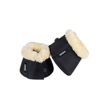 Zwei schwarze Pferdebeinschoner mit weichem, cremefarbenem Fleece-Futter, mit dem Markennamen "Eskadron" an der Seite.