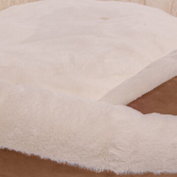 Ein plüschiges Haustierbett mit einer weichen, cremefarbenen Oberseite und einer braunen Unterseite, entworfen für Komfort und Wärme.