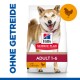 Hundefutterbeutel von Hill's Science Plan mit einem lächelnden Shiba Inu, beschriftet mit 'Adult 1-6' und 'mit Huhn', mit dem Text 'OHNE GETREIDE.'