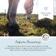 Eine Nahaufnahme eines Pferdehufs auf Gras, mit deutschen Textanweisungen zur Hufpflege: 'Einfach Anwendung' und Reinigungstipps.