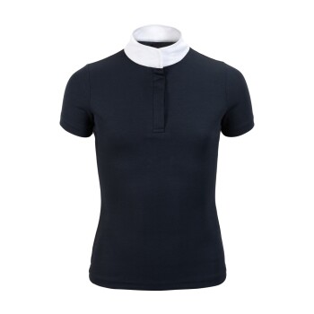 Marineblaue kurzärmelige Poloshirt mit einem weißen Kragen und einer geknöpften Leiste, vor einem weißen Hintergrund präsentiert.