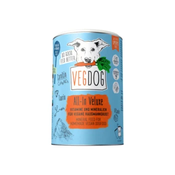 Eine Dose Vegdog All-In Veluxe, mit einem Cartoon-Hund, der eine Karotte hält, und Text, der Vitamine und Mineralien für hausgemachtes veganes Hundefutter hervorhebt.