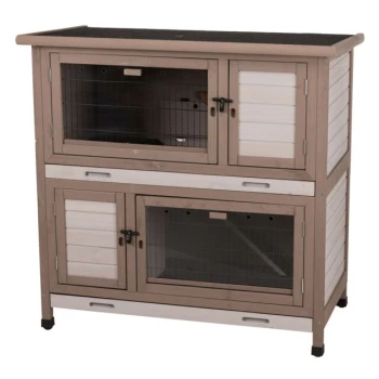 Zwei-stöckiger Holzhaustierkäfig mit schrägem Dach, der zwei geschlossene Fächer mit Drahtgittertüren und einer hellen Holzoberfläche aufweist.