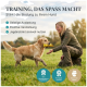 Ein weißer Hund steht auf Gras neben einem leuchtend gelben Haustierprodukt, mit dem Text 'FÜR ALLE RASSEN GEEIGNET DURCH IDEALE GRÖSSE.'
