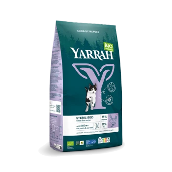 Torba z organiczną karmą dla kotów Yarrah z czarno-białym kotem, oznaczona 'Sterilised wheat-free recipe', z 35% białka i 11% tłuszczu.