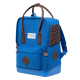 Blauer Haustierträger-Rucksack mit braunen Akzenten, mit einem Kurgo-Logo und Belüftungslöchern an der Seite.
