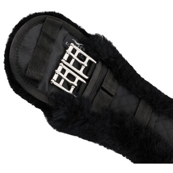 Schwarzer fleecegefütterter Pferdegurt mit silbernen Schnallen und Riemen, mit einem gesteppten Design.