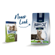 Die Verpackung von Happy Cat Haustierfutter zeigt eine kleine "weide lamm"-Tüte und eine größere "Culinary 1+ years"-Tüte mit einem Katzenbild und "Neuer Look."