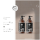 Zwei braune Pumpspender mit WHITE Plus Haustiershampoo und Conditioner mit einem weißen Hundebild auf den Etiketten, deutscher Text links.