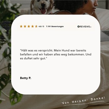 Ein glücklicher Hund mit herausgestreckter Zunge, mit einer Bewertung von 4,8/5 von Betty P: "Hält was es verspricht. Duftet sehr gut."