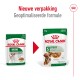 Vergelijking van verpakkingen van Royal Canin huisdiervoeding: links "MINI Adult" met een hondenafbeelding, rechts "S mini adult" met een puppy, beide 85g.