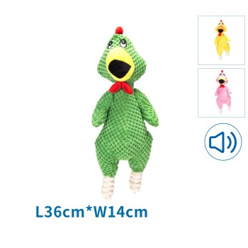 Grünes Plüschvogelspielzeug mit einem roten Schal, 36 cm x 14 cm groß, mit einem Schallsymbol und Bildern von gelben und rosa Varianten.