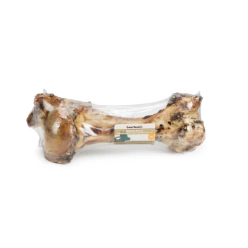 Suszona kość wołowa XL dla psów, zapakowana w przezroczysty plastik z etykietą od Beeztees, pokazująca jej naturalne i zdrowe cechy.