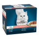Eine Schachtel Purina Gourmet Katzenfutter mit einer weißen, flauschigen Katze auf der Vorderseite, mit Geschmacksrichtungen wie Huhn, Rind, Thunfisch und Lachs.
