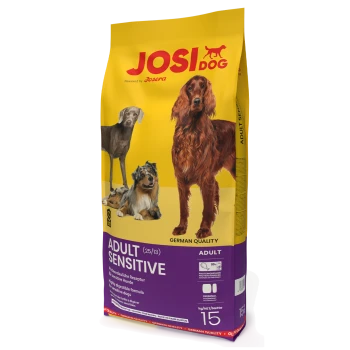 Eine gelbe Tüte Josi Hundefutter mit der Aufschrift "ADULT SENSITIVE" und einem lila Abschnitt, mit Bildern von drei Hunden und Text über die Verdaulichkeit.