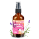 Eine braune Sprühflasche mit der Aufschrift 'RELAX, buddy!' und Illustrationen eines Hundes und Lavendelblüten, die Entspannung für Haustiere fördern.