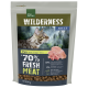 Verpackung für Katzenfutter mit einer Bengal-Katze, beschriftet "Wilderness Adult", mit 70% frischem Fleisch, Truthahn und Nährwertangaben.