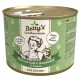 Dose mit Katzenfutter von Betty's Landhausküche, die Huhn mit Kalbfleisch und Bonnetöl & Taurin enthält, beschriftet mit "Extra viel Fleisch."