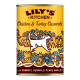 Casserole de poulet et dinde de Lily's Kitchen avec un chat parmi des fleurs, avec le texte 'avec carottes, courge et orge perlé'.