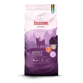 Lila Beutel von Husse Super Premium Hundefutter mit der Aufschrift 'Sterilisiert', mit einem Hundesymbol, mit 28 % Protein und 81 % tierischem Protein.