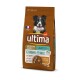 Sac de nourriture pour chiens étiqueté "Ultima" avec un Border Collie, avec des détails indiquant "Medium Maxi", "Light in Fat" et "Croquettes au Poulet."