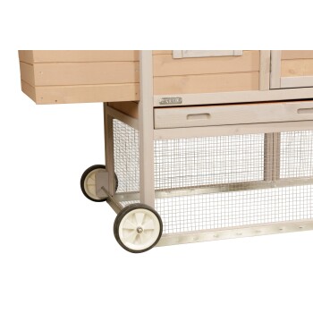 Holzhaustierkäfig mit einem Netzboden und Rädern für Mobilität, mit einer Schublade zum Schieben und einer kleinen Tür an der Seite.