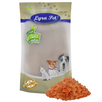 Lyra Hundefutterverpackung mit einem beigen Beutel, der Bilder eines Hundes, einer Katze und eines weißen Hundes zeigt, sowie einem Haufen orangefarbener Kroketten davor.