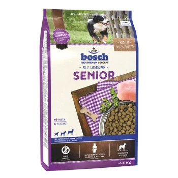 Bosch Senior Hundefuttertüte, 2,5 kg, mit einem Hund auf der Vorderseite, mit Text, der auf Protein-, Fettgehalt und Vorteile für ältere Hunde hinweist.