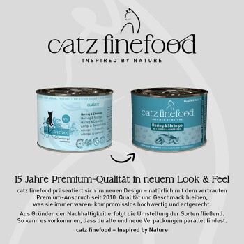 Dwie puszki karmy dla kotów catz finefood pokazujące stare i nowe opakowania o smaku śledzia i krewetek.