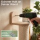 Einbohren eines hölzernen Wandregals für Katzen mit Sisalpfosten; sichtbare Texte: 'Sicherer Halt an Deiner Wand'; 'Inklusive Premium-Montageset'.