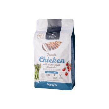 Bag of Go Native grain-free cat food labeled "Fresh Chicken with asparagus & tomato", adult cat, 80% meat content, Red Mills
