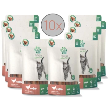 Zehn Packungen Fellicita Felines Sticks für Katzen, mit einer grauen Katze auf der Vorderseite, beschriftet mit "Huhn & Lachs Chicken & Salmon."