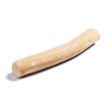 Ein natürlicher, gebogener Hundekau stick aus hellfarbigem Holz, ideal für das Kauen von Haustieren und die Zahngesundheit.