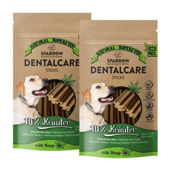Zwei Packungen Sparrow Dentalcare Hundeleckerlis, mit einem natürlichen Superfood-Etikett, mit 10% Kräutern und Hanf, die frischen Atem fördern.