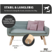 Ein stilvolles hellblaues Haustiersofa mit Holzbeinen, ausgestattet mit zwei rosa Kissen, vor einem minimalistischen Interieur mit Holzboden.