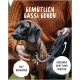 Eine Person in einem braunen Pullover hält einen Hund an der Leine mit dem Text: "Gemütlich Gassi Gehen", "360° Karabiner", "Bequemer Griff."