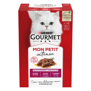 Purina Gourmet 'Mon Petit intense' rode kattenvoerdoos met witte langharige kat, stukjes vlees op een bord en '6x50g' label