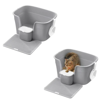 Graue Katzentoilette mit angeschlossener Schaufel, kleinem Abfalleimer und einer Katze darin vor weißem Hintergrund.