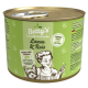 Dose von Betty's Landhausküche Hundefutter, beschriftet mit "Lamm & Reis," mit einem grünen Design, einer Frau mit einem Löffel und einer Hundillustration.