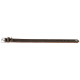 Ein brauner Leder-Hundehalsband mit weißen Nähten und einer silbernen Schnalle, flach auf einem weißen Hintergrund präsentiert.