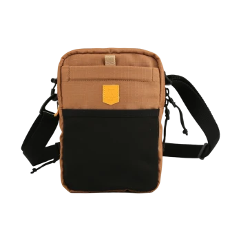 Braun-schwarze Crossbody-Leckerlibeutel für Haustiere mit verstellbarem Riemen, gelbem Patch mit der Aufschrift WOOLLY WOLF.