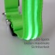 Eine Nahaufnahme einer leuchtend grünen Haustierleine mit LED-Punkten, mit dem Text "LED-Spots bieten maximale Sichtbarkeit" auf Deutsch.