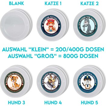 Tierfutterbehälter mit verspielten Katzen- und Hundedesigns. Der Text enthält humorvolle Phrasen und Größenoptionen: "KLEIN" (200/400g) und "GROSS" (800g).